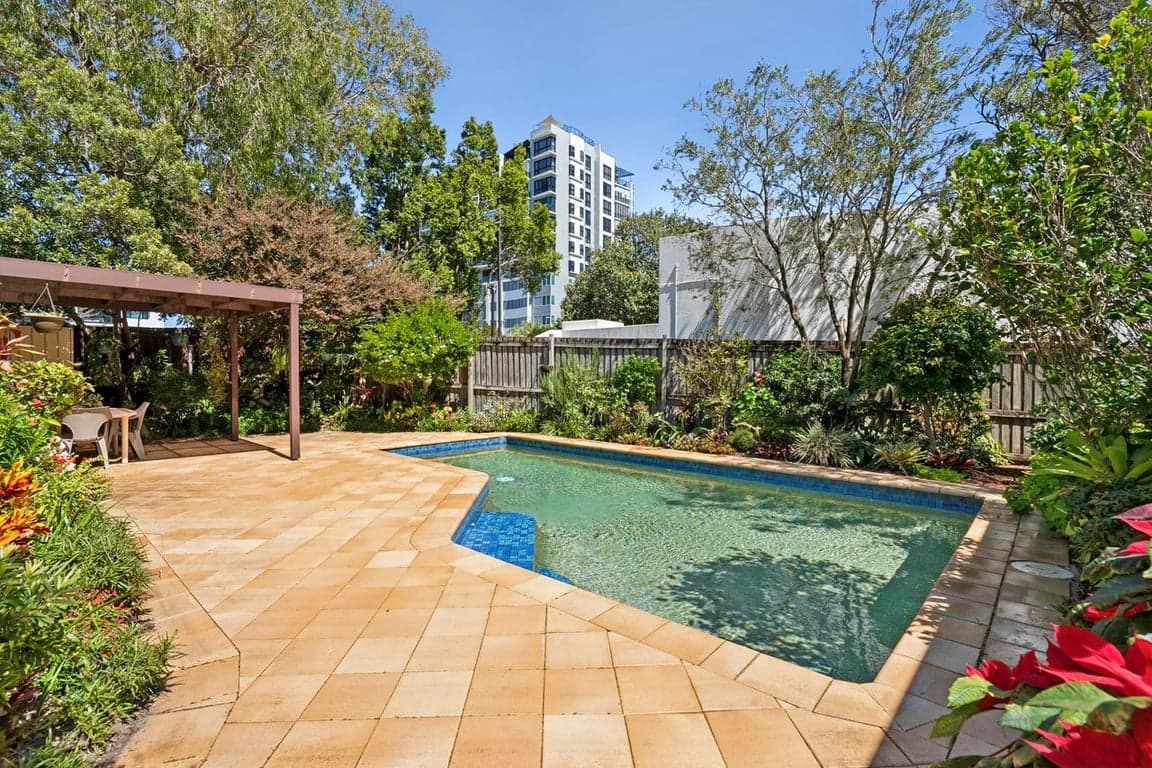 Furnished 2 Bedroom House in Golden Beach