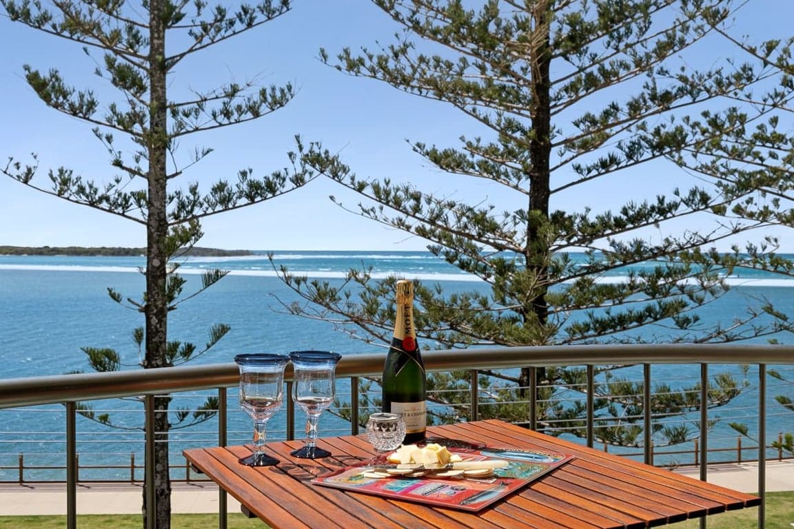 Furnished 2 Bedroom House in Golden Beach