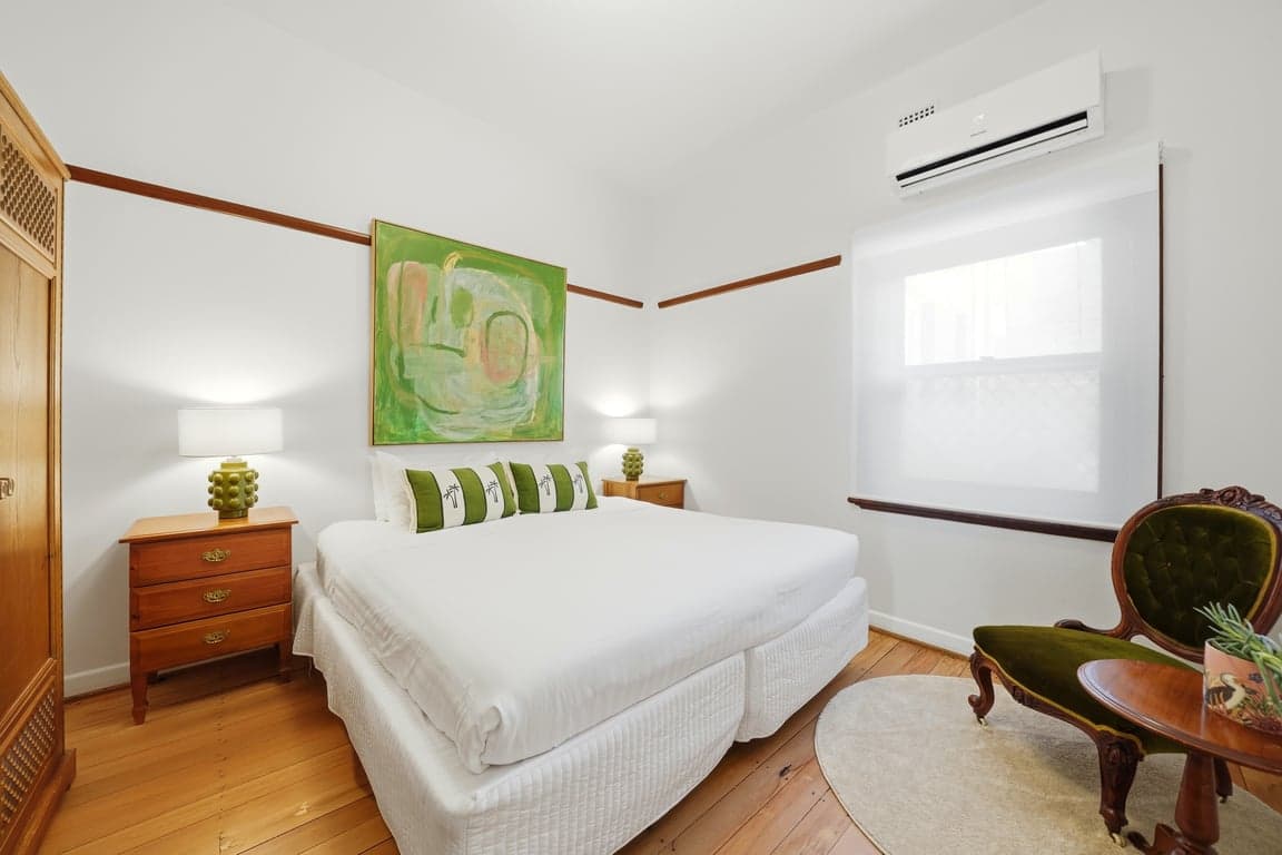 Furnished 5 Bedroom House in Glenelg