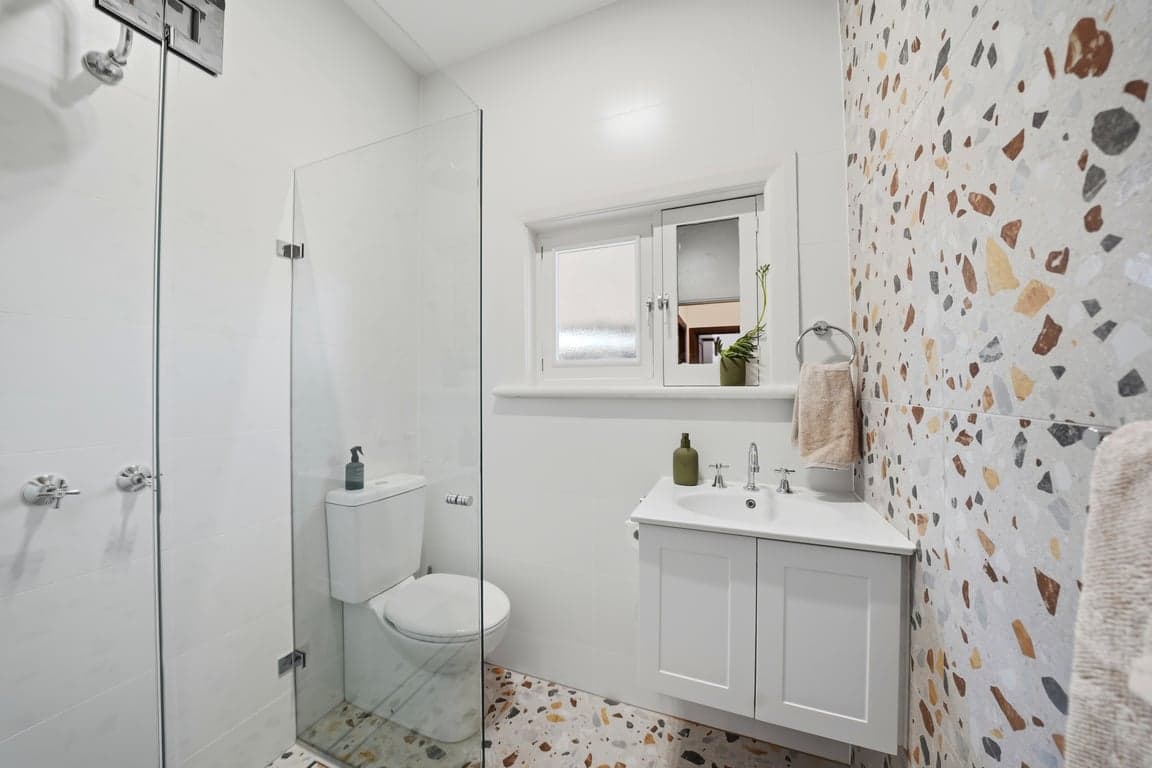 Furnished 5 Bedroom House in Glenelg