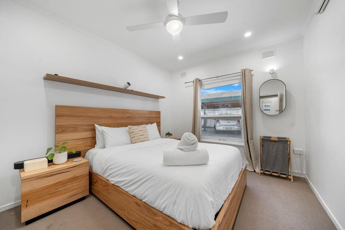 Furnished 2 Bedroom House in Henley Beach