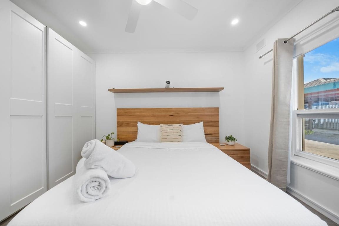 Furnished 2 Bedroom House in Henley Beach