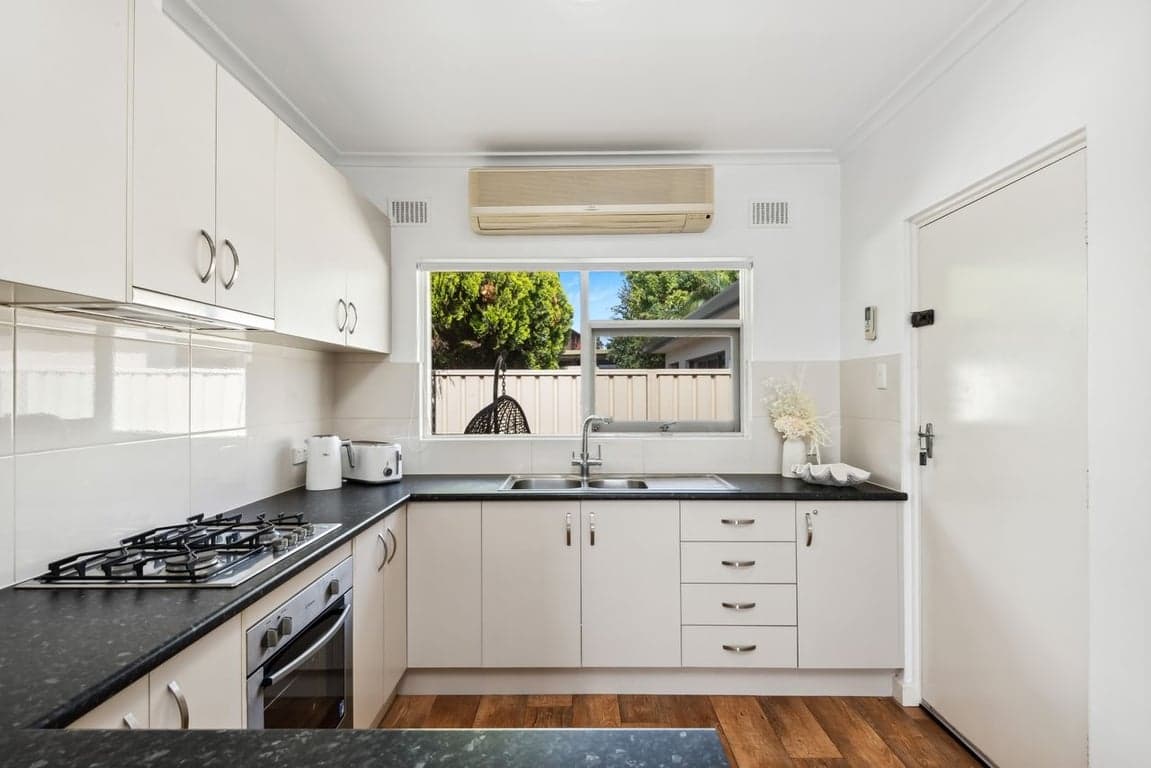 Furnished 2 Bedroom House in Glenelg South