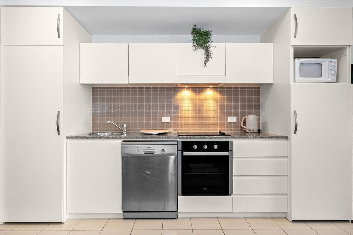 Furnished 1 Bedroom House in Glenelg