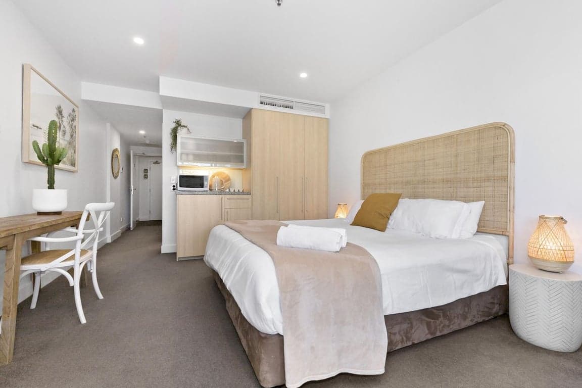 Furnished 1 Bedroom House in Glenelg
