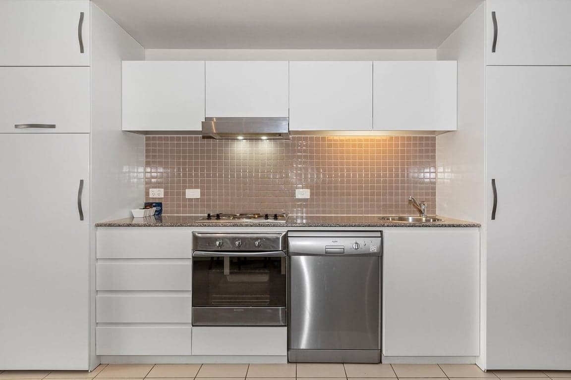 Furnished 1 Bedroom House in Glenelg