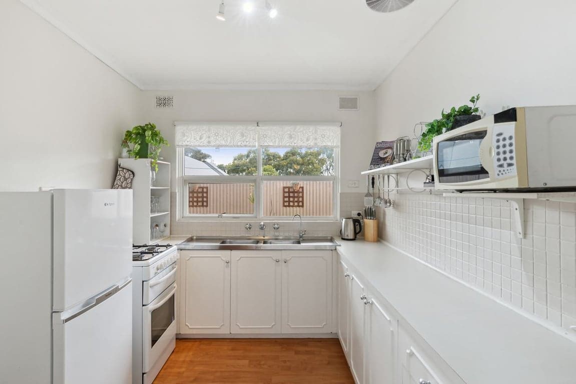 Furnished 2 Bedroom House in Henley Beach