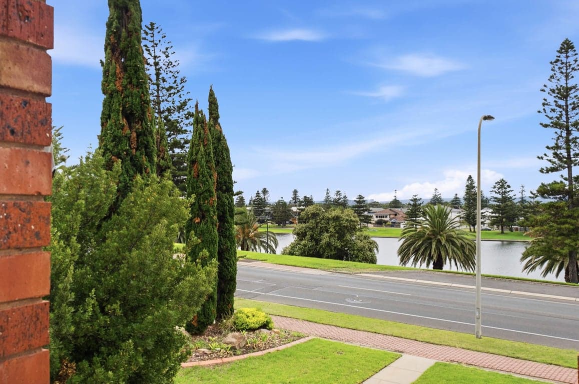 Furnished 3 Bedroom House in Glenelg North