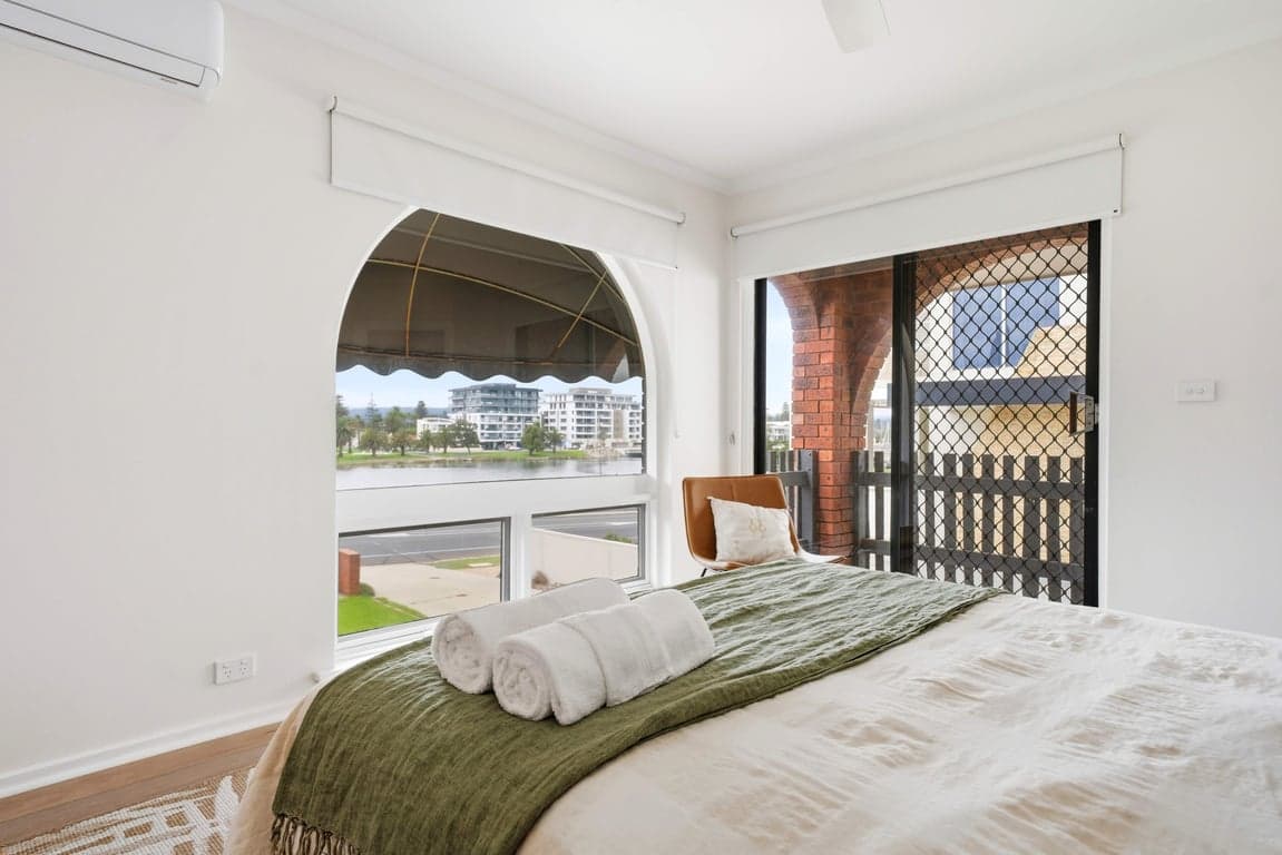 Furnished 3 Bedroom House in Glenelg North