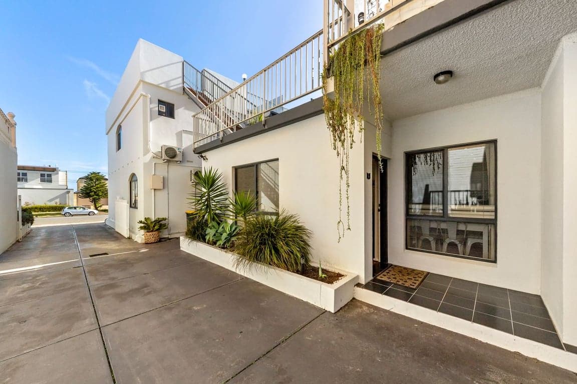 Furnished 3 Bedroom House in West Beach