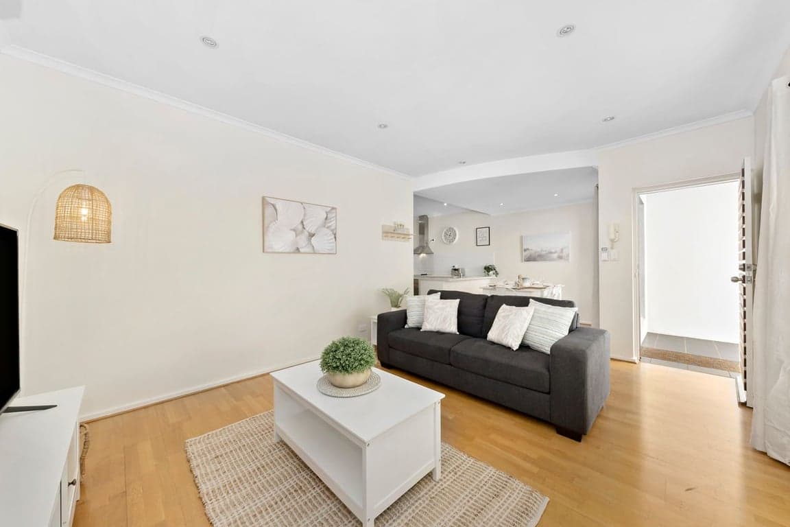 Furnished 3 Bedroom House in West Beach