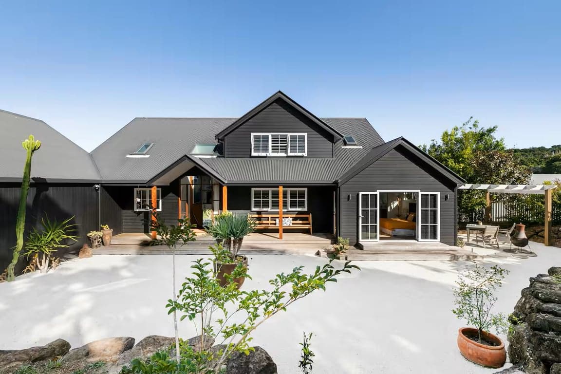 Furnished 8 Bedroom House in Lennox Head