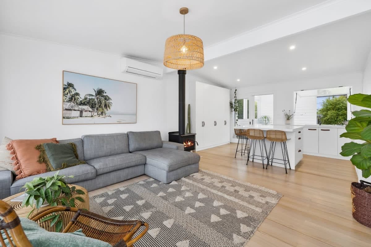 Furnished 4 Bedroom House in Torquay