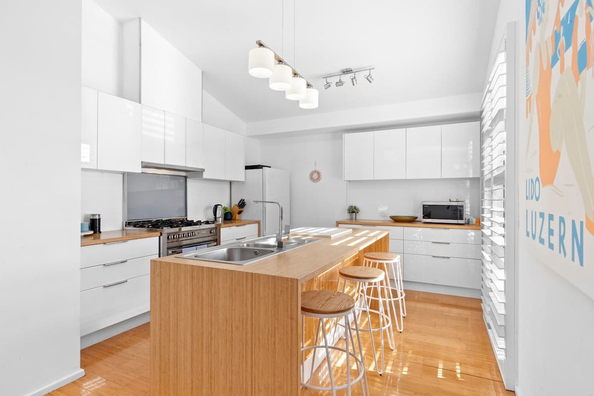 Furnished 4 Bedroom House in Ocean Grove