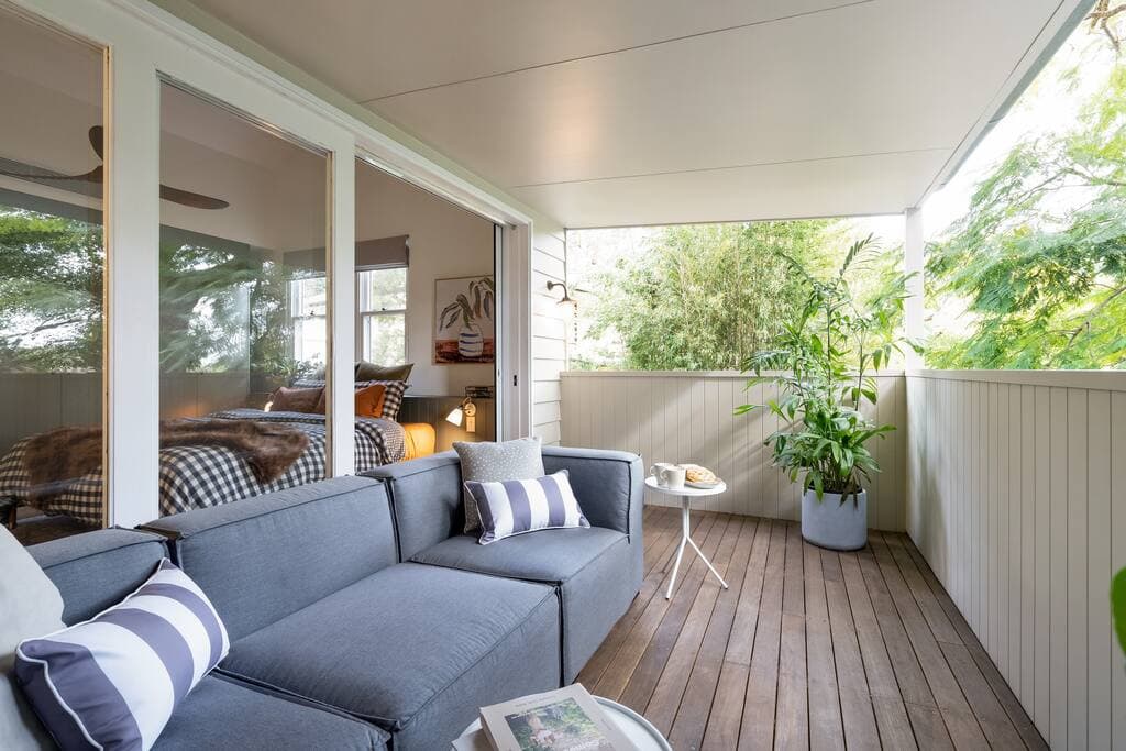 Furnished 1 Bedroom Apartment in Balmain East