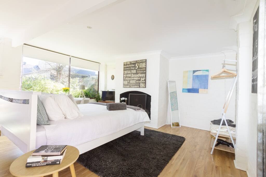Furnished 1 Bedroom Apartment in Annandale