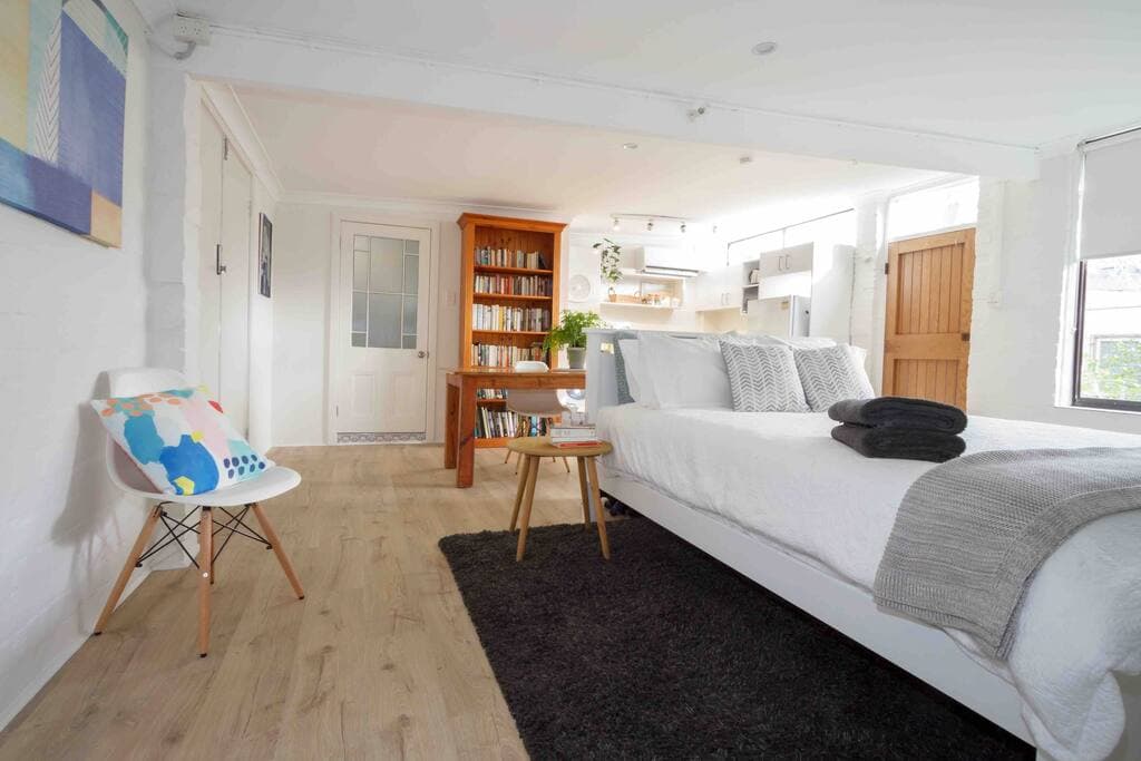 Furnished 1 Bedroom Apartment in Annandale