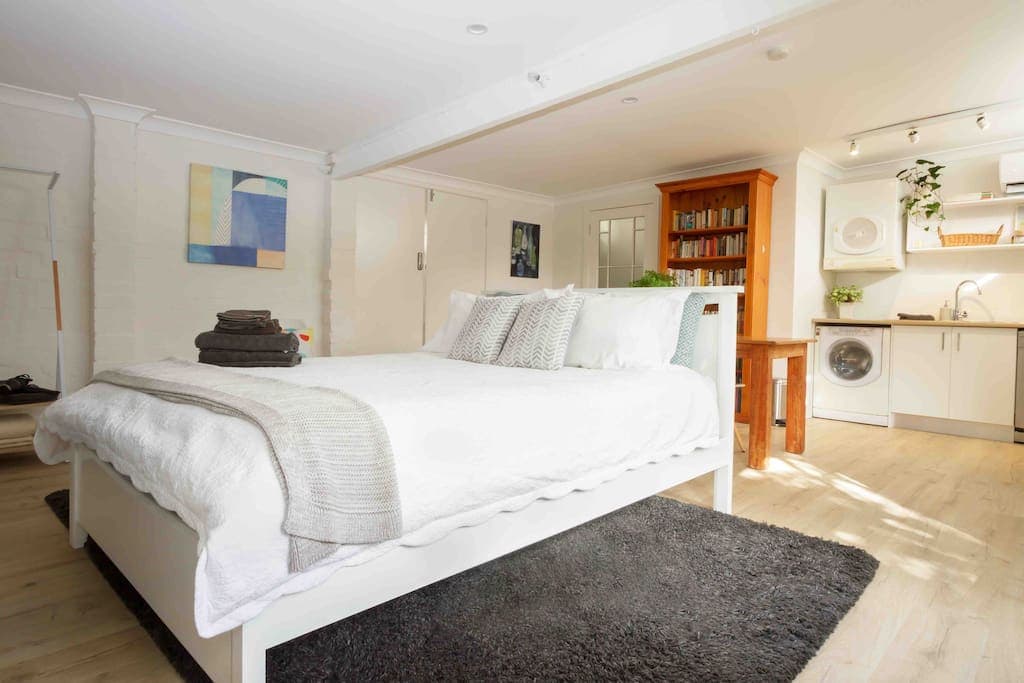 Furnished 1 Bedroom Apartment in Annandale