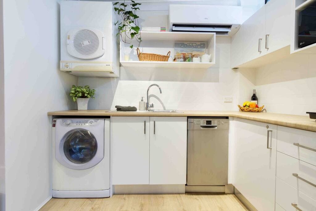 Furnished 1 Bedroom Apartment in Annandale