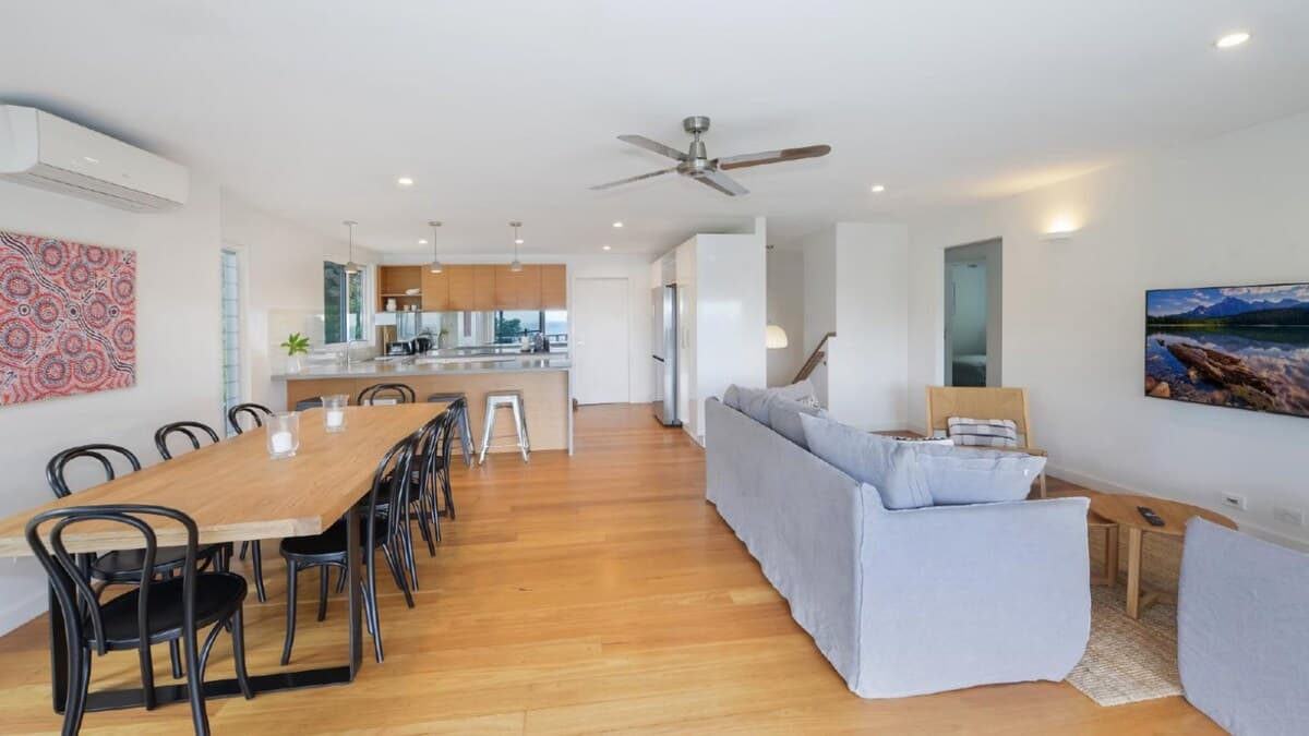 Furnished 5 Bedroom House in Avoca Beach