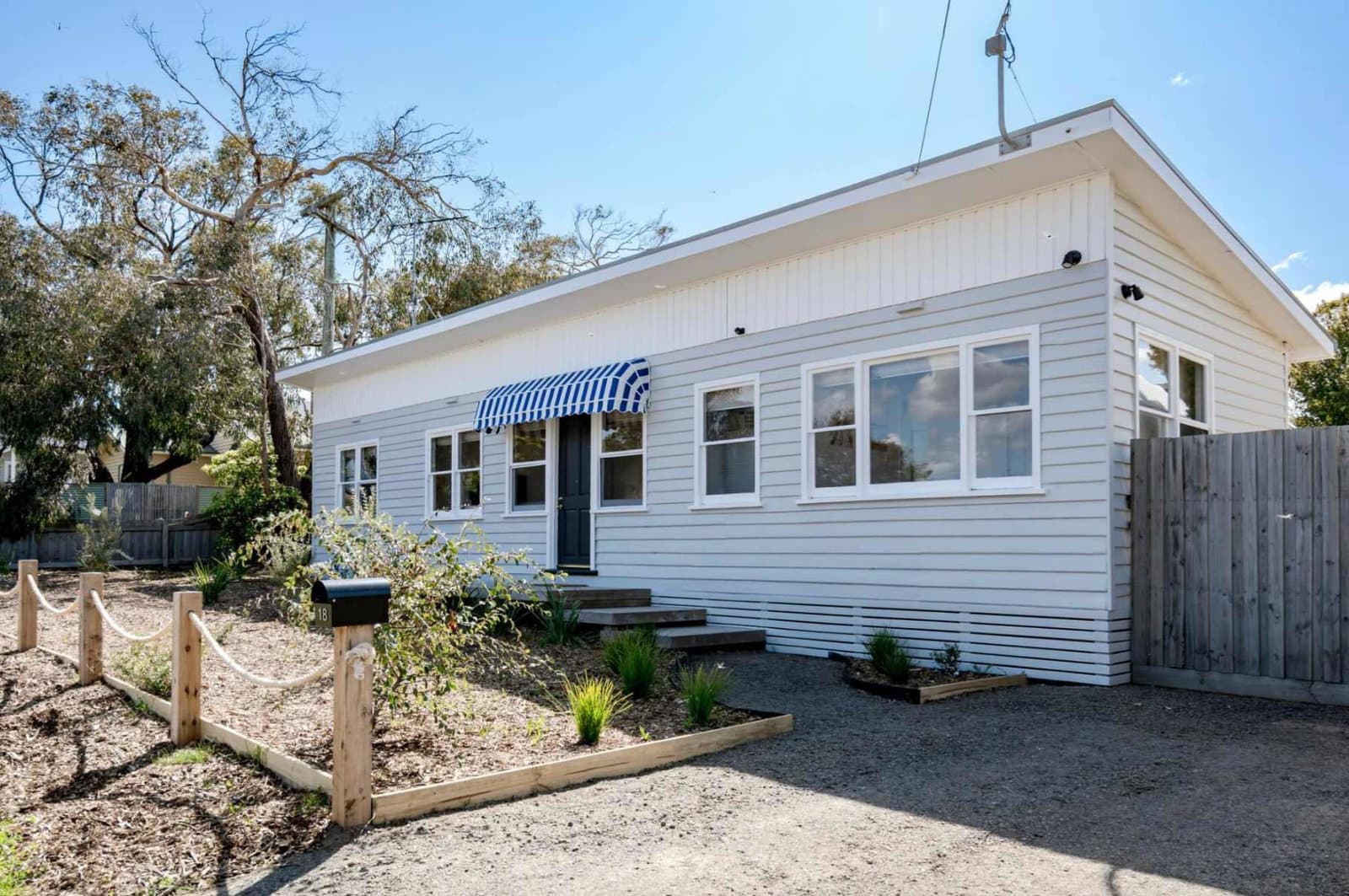 Furnished 2 Bedroom House in Torquay