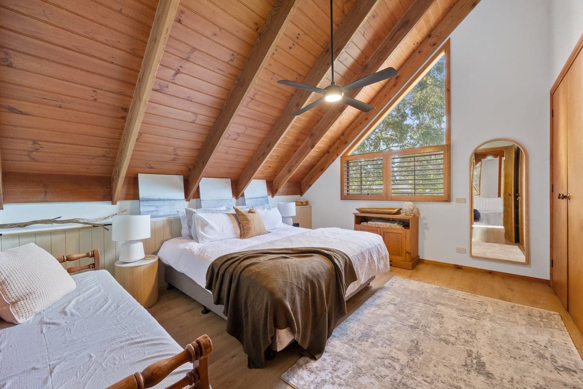 Furnished 5 Bedroom House in Inverloch