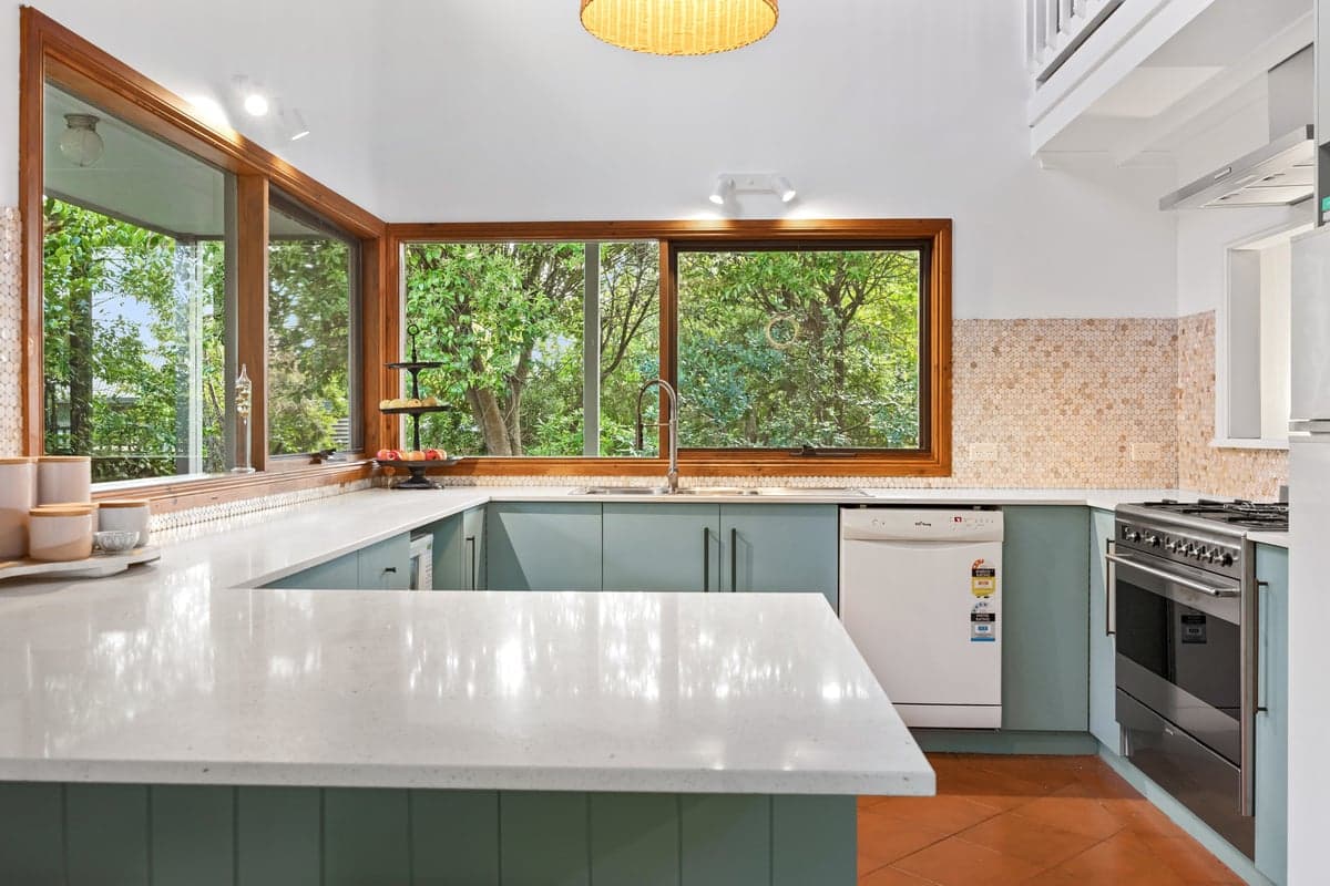 Furnished 5 Bedroom House in Inverloch