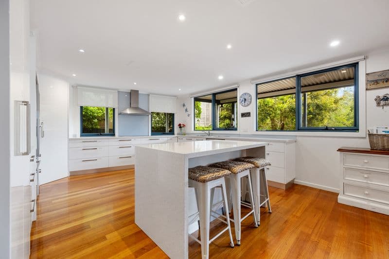Furnished 6 Bedroom House in Inverloch