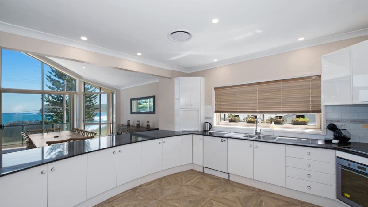 Furnished 8 Bedroom House in Copacabana