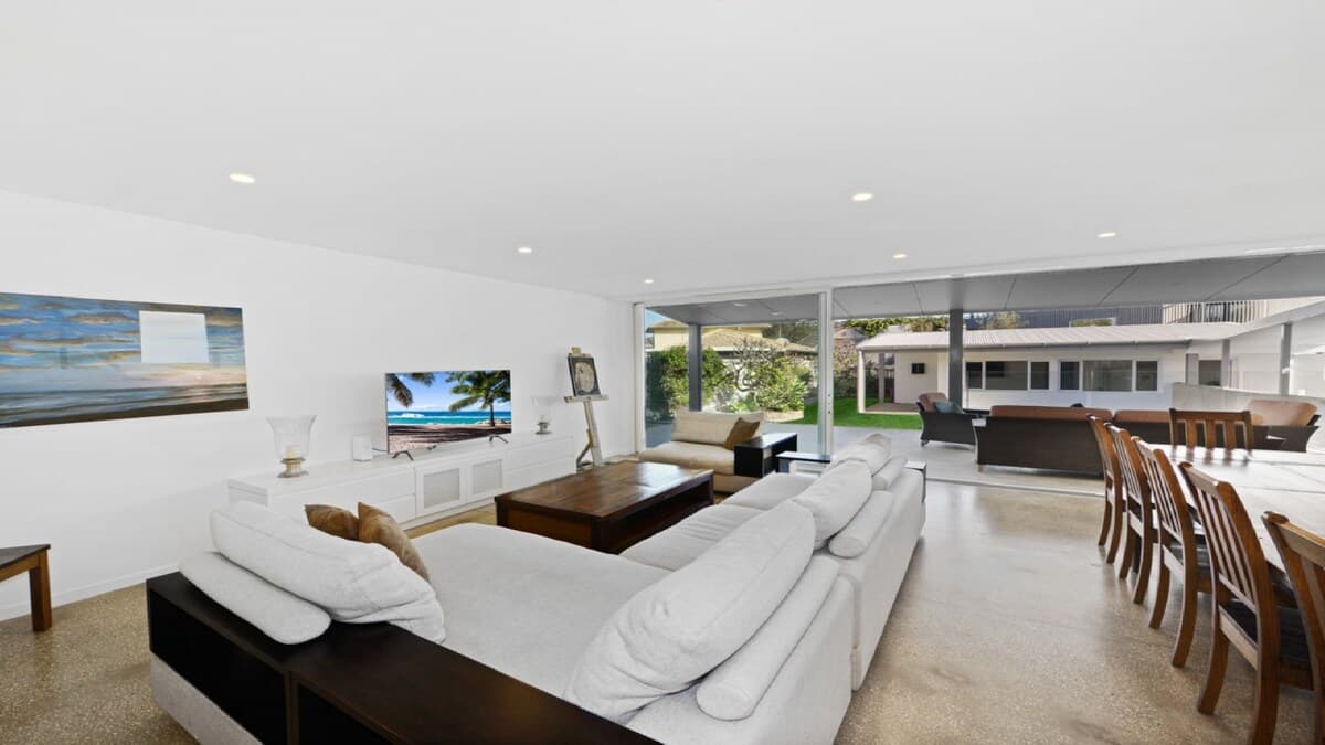 Furnished 6 Bedroom House in North Avoca