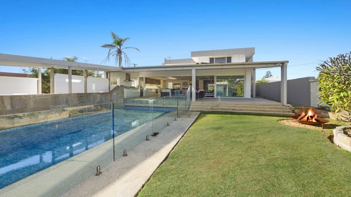 Furnished 6 Bedroom House in North Avoca