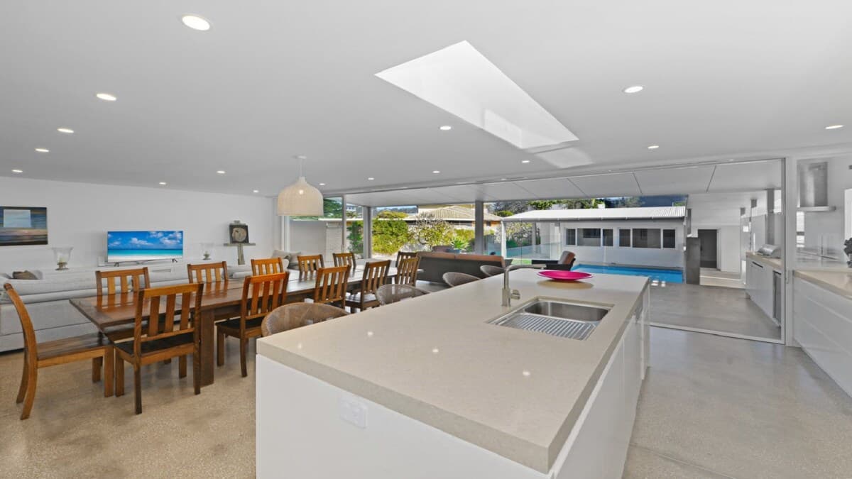 Furnished 6 Bedroom House in North Avoca