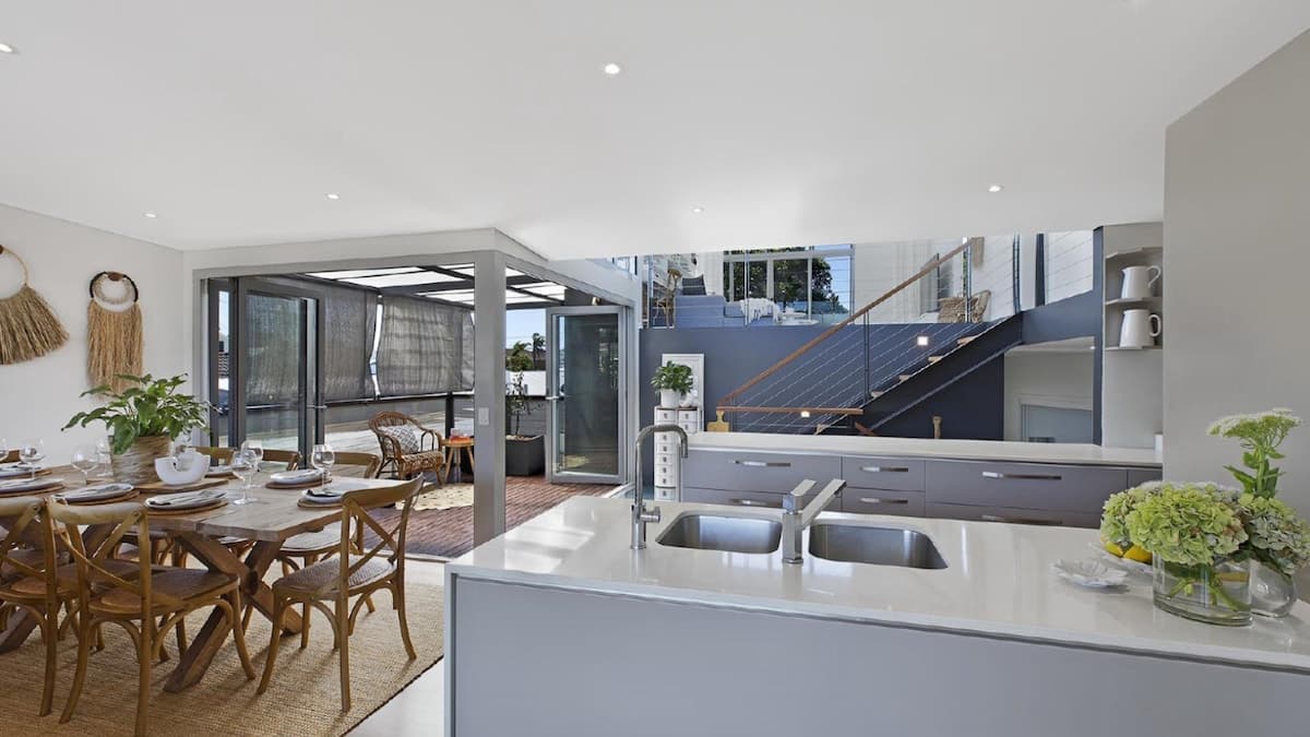 Furnished 5 Bedroom House in Wamberal