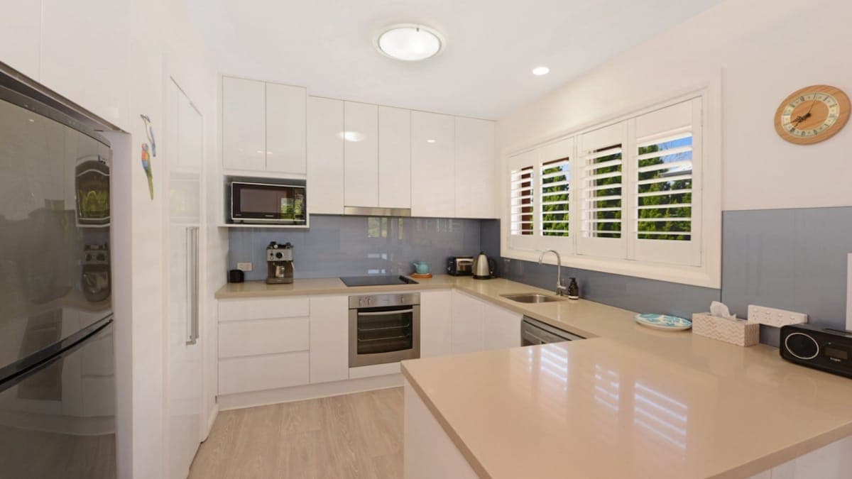 Furnished 5 Bedroom House in North Avoca