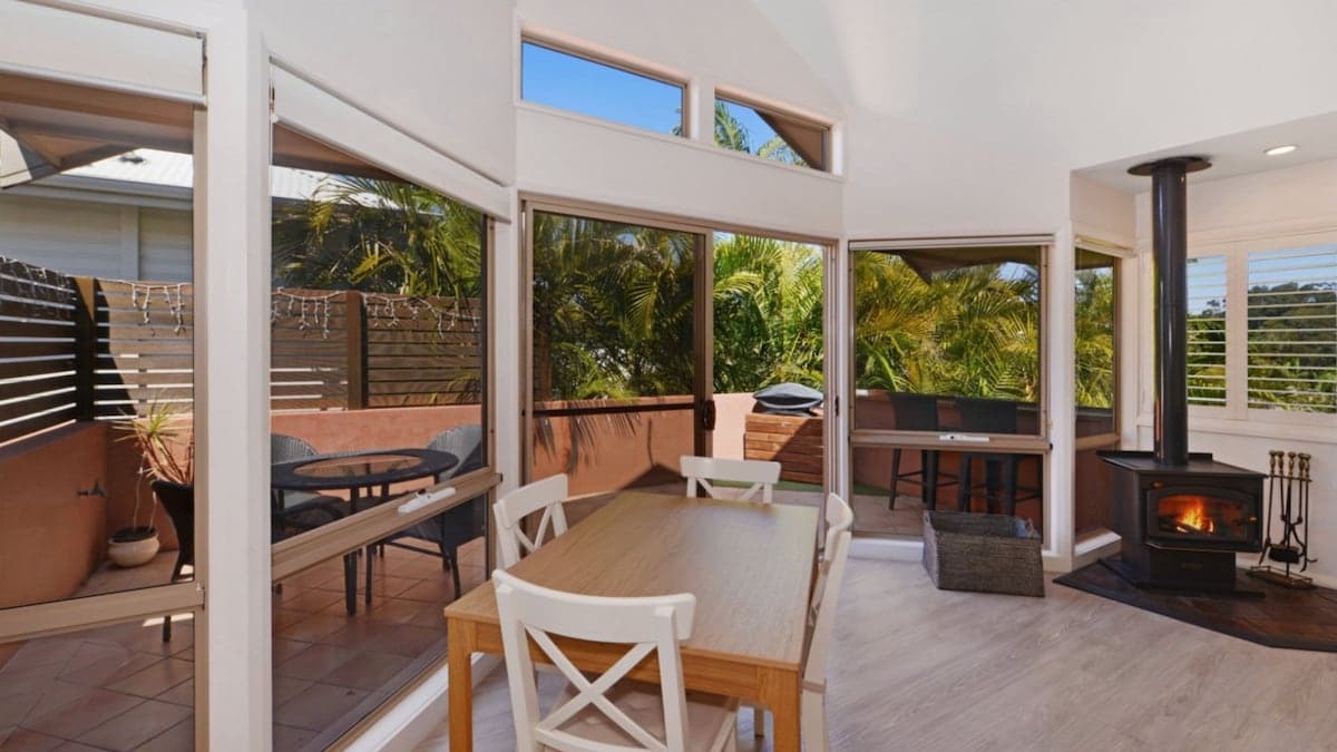 Furnished 5 Bedroom House in North Avoca