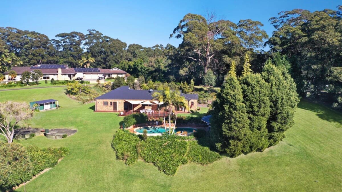 Furnished 4 Bedroom House in Kincumber