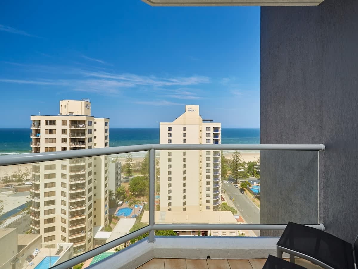 Furnished 1 Bedroom Apartment in Surfers Paradise