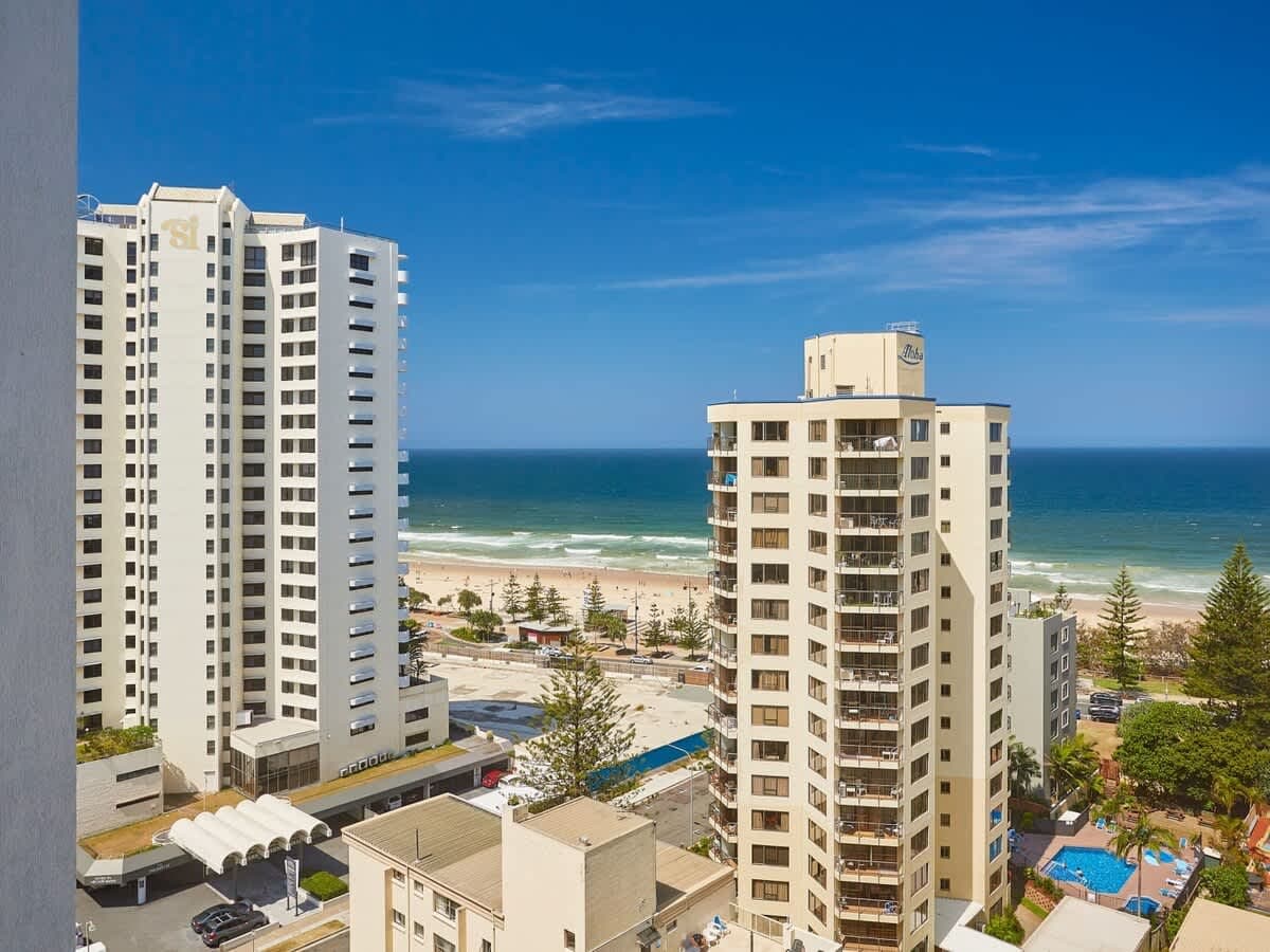 Furnished 1 Bedroom Apartment in Surfers Paradise
