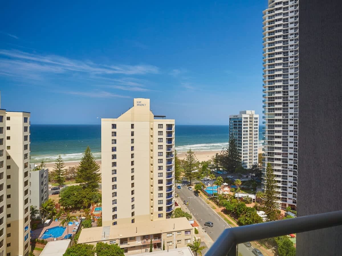 Furnished 1 Bedroom Apartment in Surfers Paradise