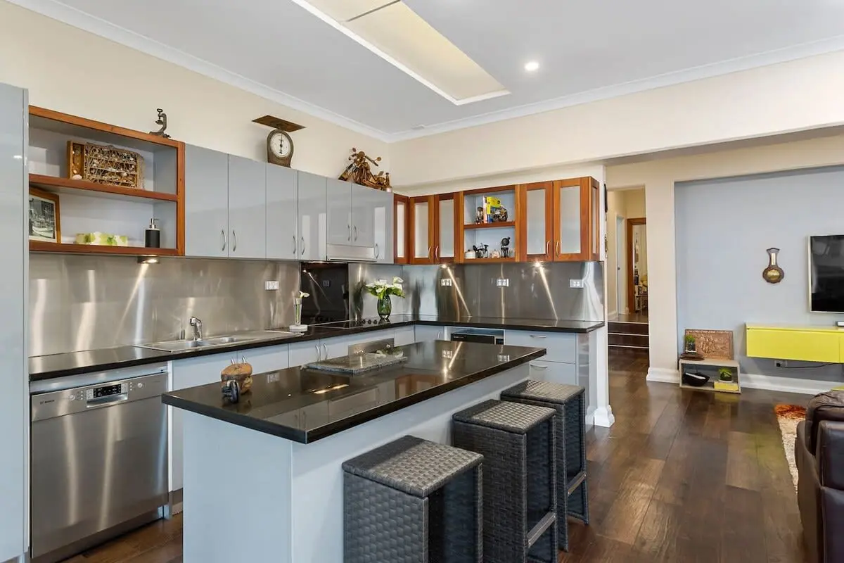 Furnished 3 Bedroom Apartment in Hobart