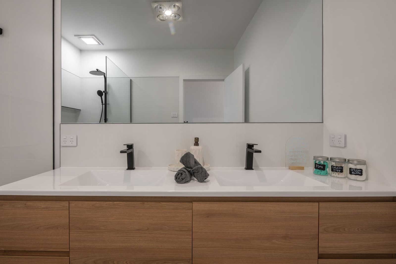 Furnished 3 Bedroom House in Newstead