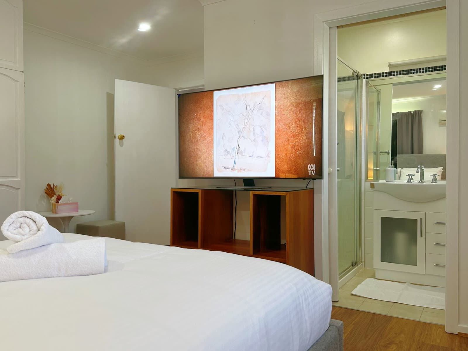 Furnished 4 Bedroom Apartment in Warrane