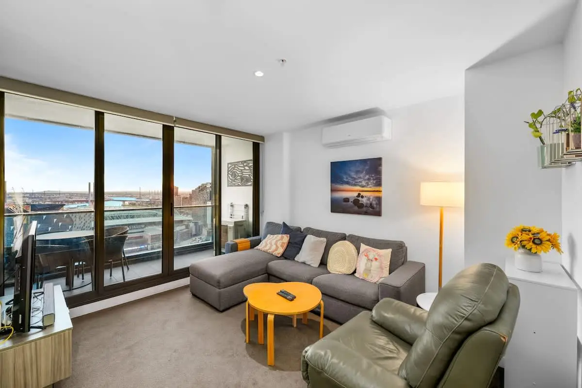 Furnished 2 Bedroom Apartment in Melbourne
