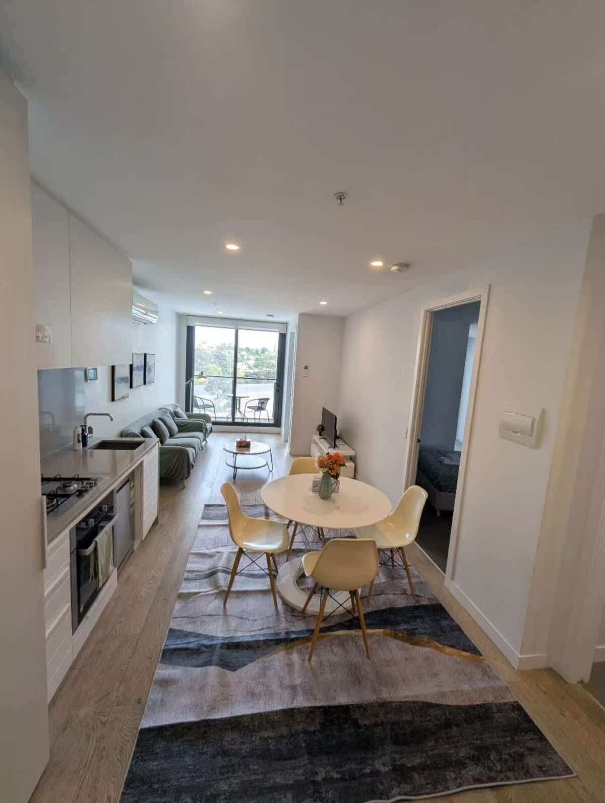 Furnished 2 Bedroom Apartment in Parkville
