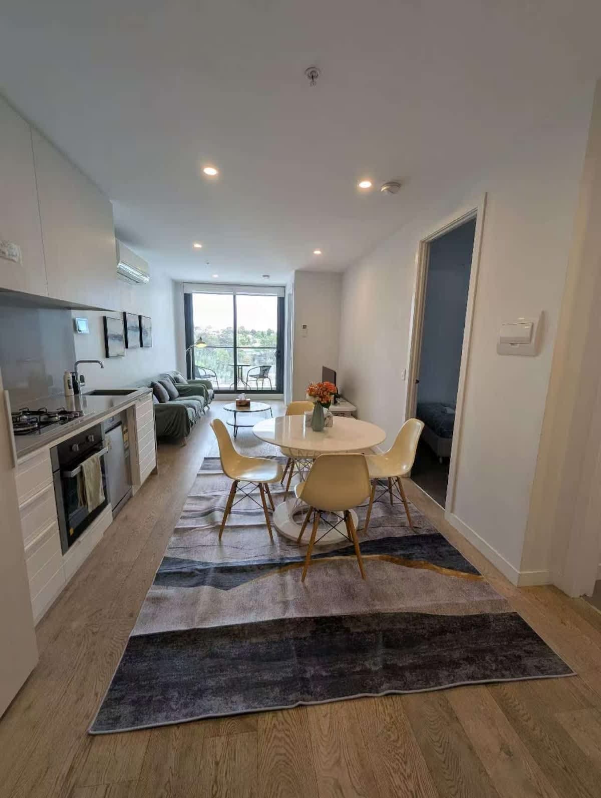 Furnished 2 Bedroom Apartment in Parkville