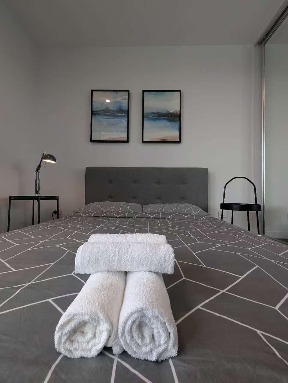 Furnished 2 Bedroom Apartment in Parkville