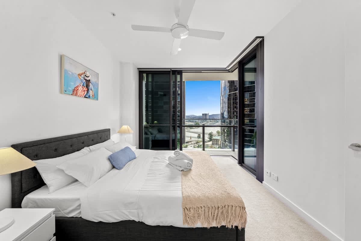 Furnished 1 Bedroom Apartment in Brisbane City