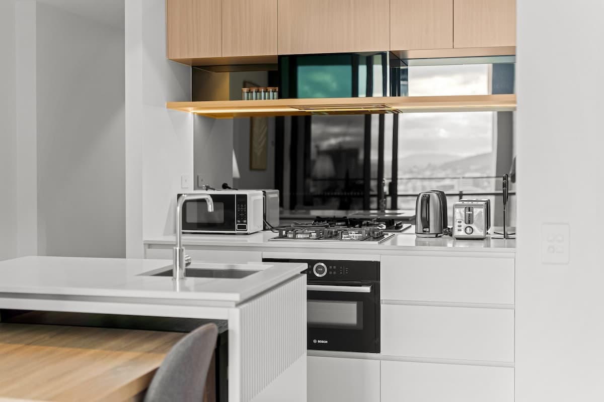 Furnished 1 Bedroom Apartment in Brisbane City