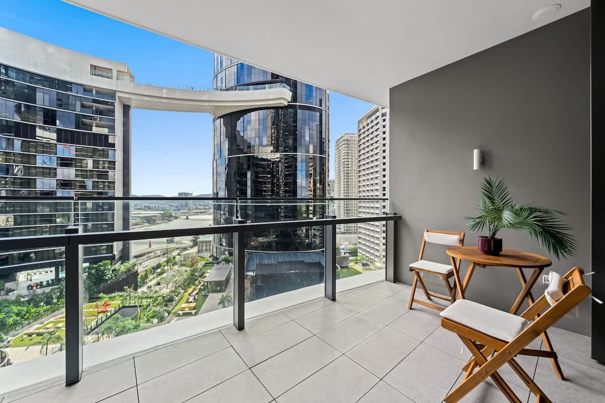 Furnished 1 Bedroom Apartment in Brisbane City