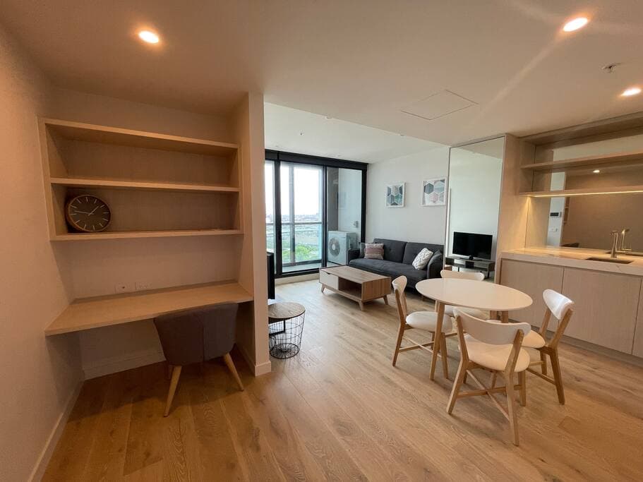 Furnished 1 Bedroom Apartment in West Melbourne